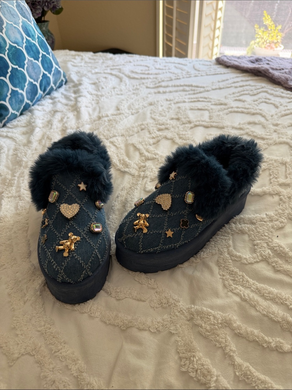 Yoki Women's Navy Faux-Fur Embellished Slip-On Slippers